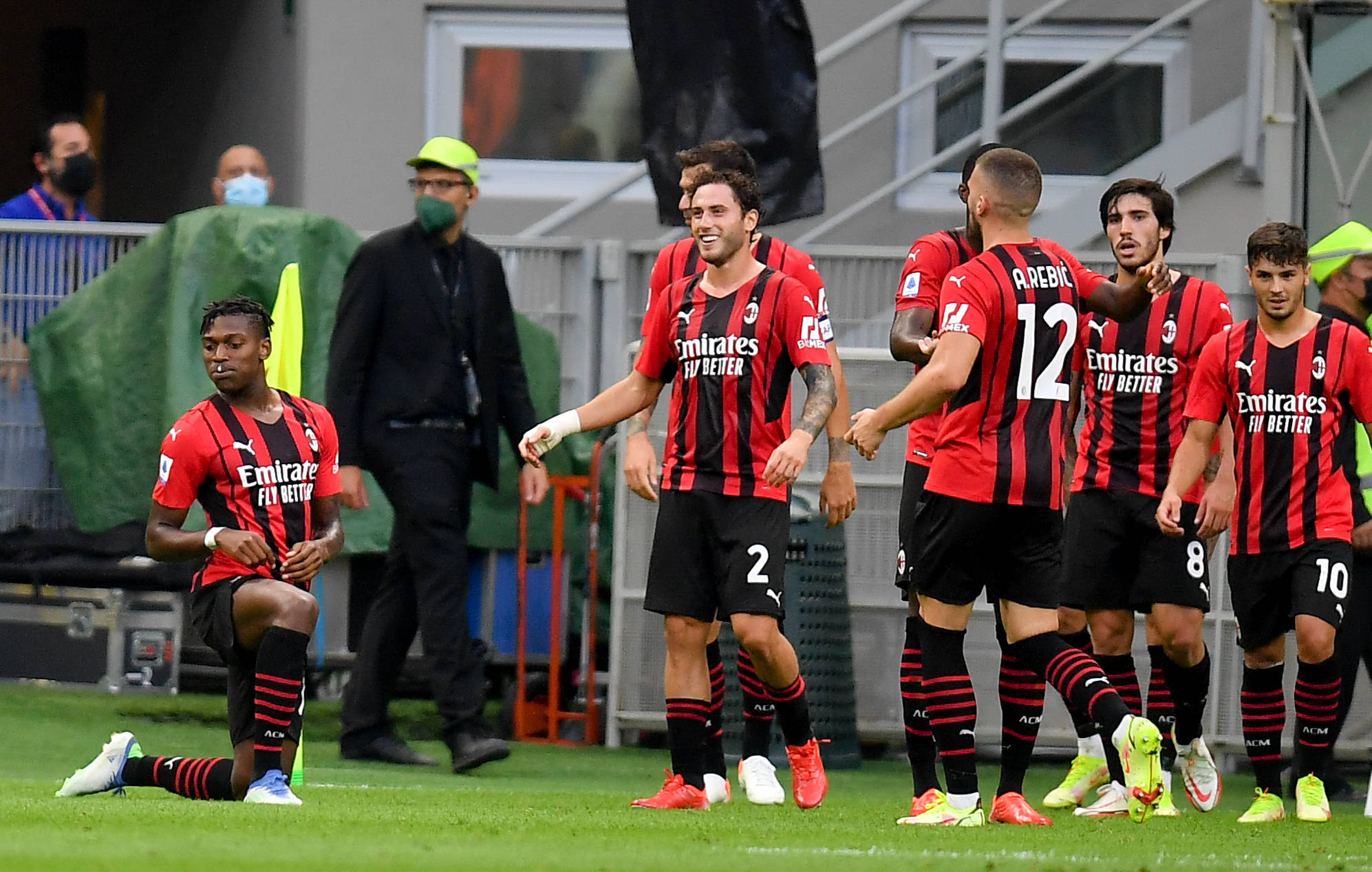 冲刺时刻！年终大战决赛实时赛况：姆巴佩领先C罗不到100票（最后冲刺！年终终极对决最新票数：姆巴佩领先C罗不足百票）