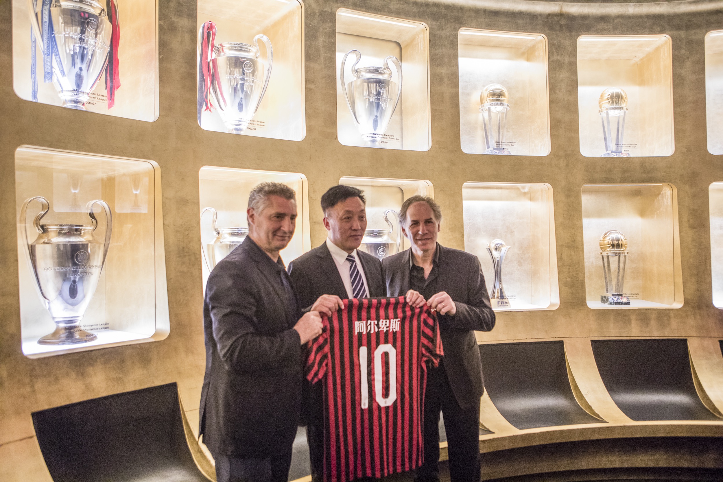 篮球火箭官方公布新赛季球衣设计