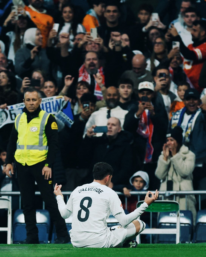 欧冠半场：杜兰、多尔贝格破门，卡拉巴克1-1阿贾克斯（欧冠半场比分：卡拉巴克1-1阿贾克斯，杜兰与多尔贝格建功）