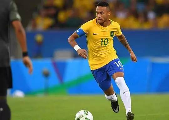 中足联颁奖：申花外租广西球员费尔南多当选中乙赛季最佳球员（中足联年度评选：申花外租至广西的费尔南多当选中乙最佳球员）