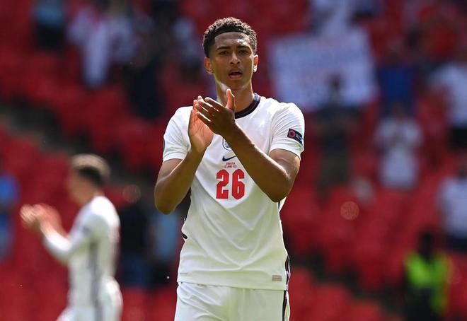 给球权就能踢？维尔茨造乌龙救主，当选英超官方全场最佳（球权在手就发光！维尔茨逼出对手乌龙救险，荣获英超官方全场最佳）