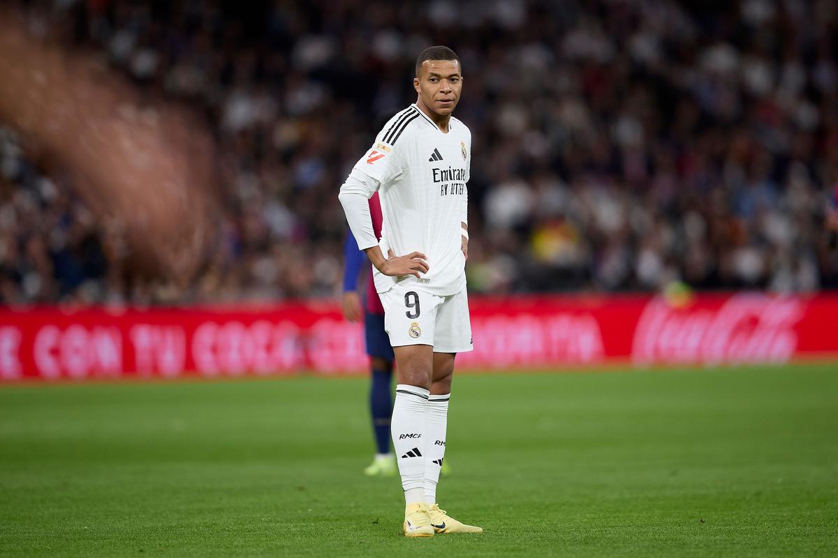 德乙半场：贝尔纳特屡献神扑，汉诺威暂0-0卡尔斯鲁厄