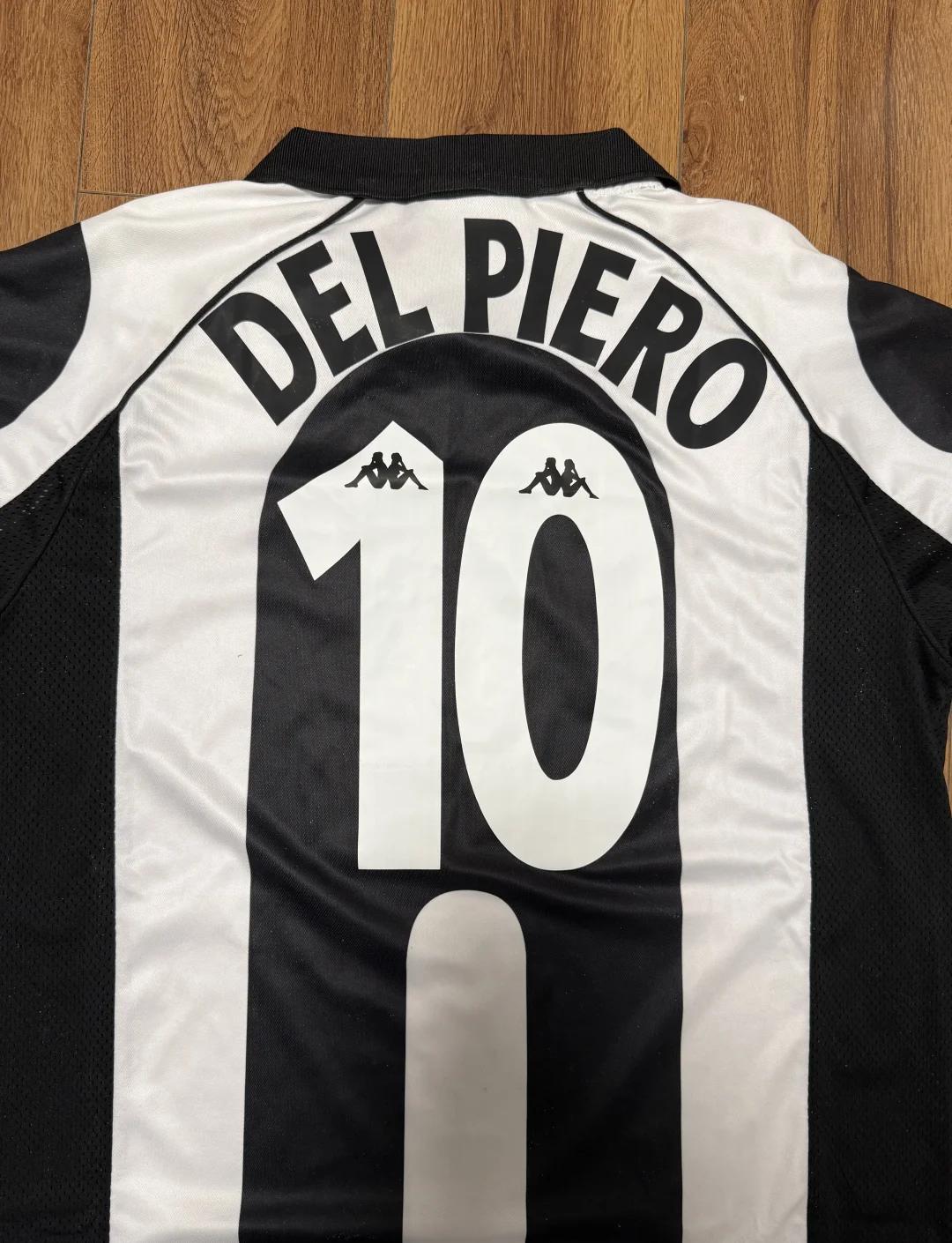 皇马队史第五次西甲主场有两人被罚下，上一次是20年前（皇马时隔20年再现西甲主场两人被罚下，队史第5次）