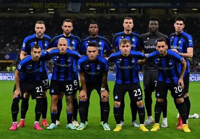 热刺街头绘制孙兴慜壁画迎接欧冠回归（热刺以孙兴慜街头壁画迎接欧冠重返）