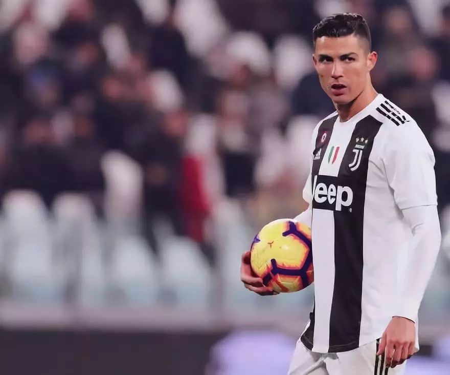 官方：孔蒂当选2025意足球盛典最佳教练，那不勒斯最佳俱乐部（官宣：孔蒂加冕2025意大利足球盛典年度最佳教练，那不勒斯当选最佳俱乐部）