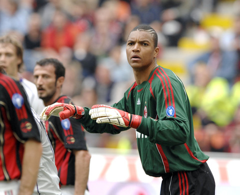 足球世界杯两队提前晋级，最后一轮无悬念（世界杯两队已提前晋级，收官战失去悬念）