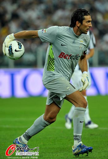 贝蒂斯被判点球的VAR录音公布：巴尔特拉一开始就抬起手臂