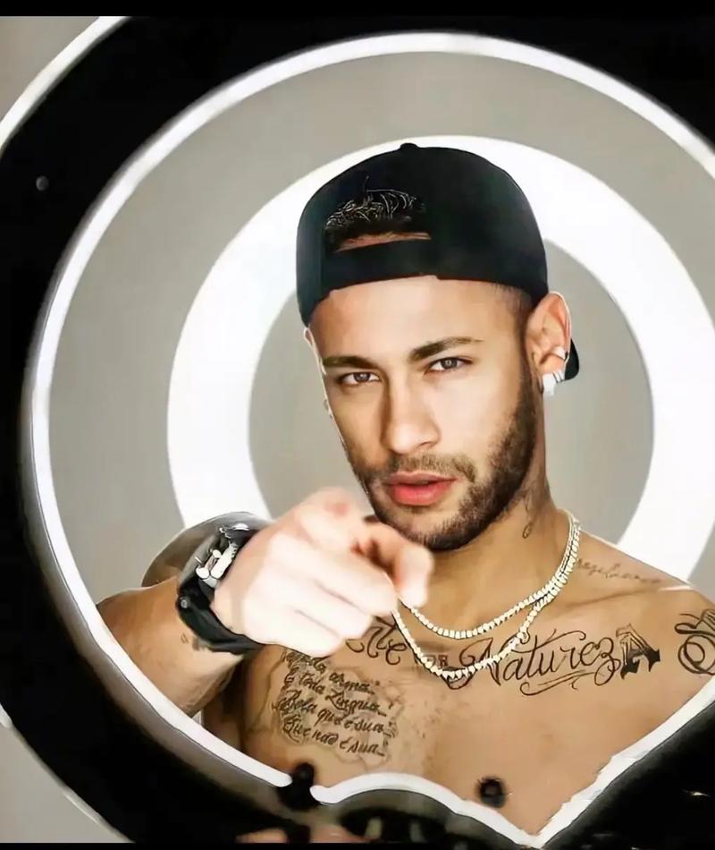 记者：巴洛特利与达曼协作的传闻不实，没有球队有意签下他（记者否认巴洛特利将与达曼联手的传闻，暂无球队愿意签下他）