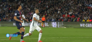 收到国足纪念球衣，尹鸿博：感谢祖国，为国出战是最大骄傲