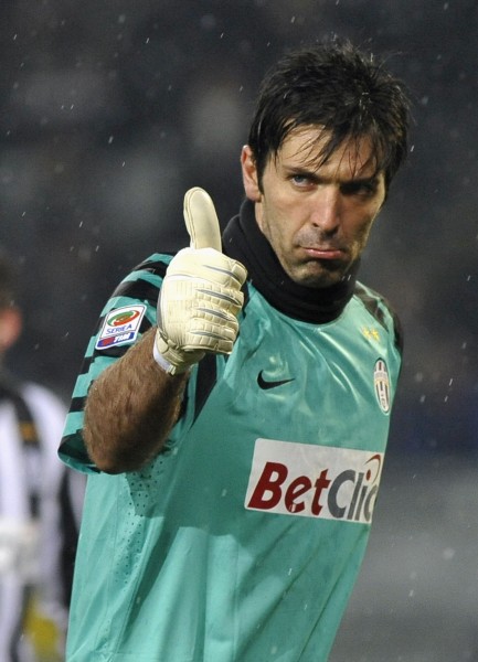 足球巴萨夏窗计划浮现，多名球员被列出售（巴萨夏窗计划出炉，多名球员将被挂牌出售）