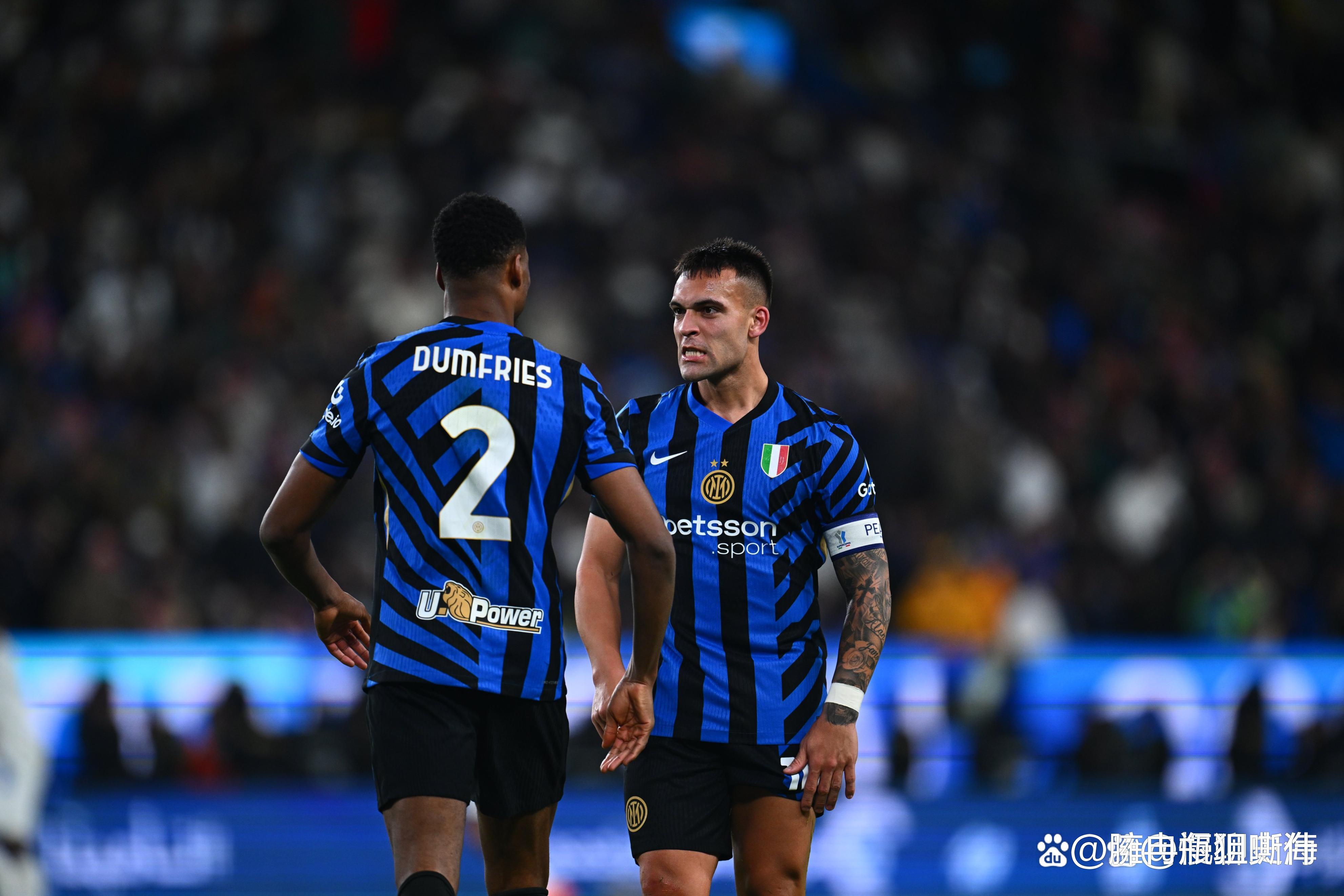 TA：范德芬的速度和力量令人难以置信；西蒙斯表现堪称完美