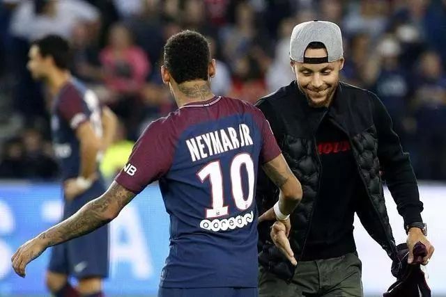 贝纳蒂亚：除了德布劳内，夏窗我们还联系过韦斯利-福法纳